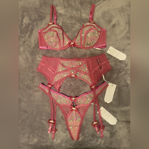 3pc VS For Love & Lemons Camila Floral Lace Bra M Thong Panty M Garter Belt S Sm - Picture 9 of 14